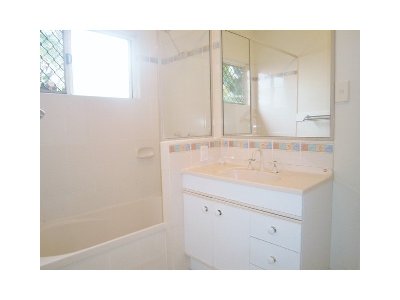 3 Sherwood Close, Brinsmead QLD 4870