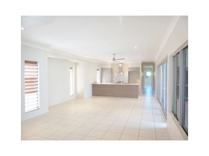 14 Savaii Close, Palm Cove QLD 4879