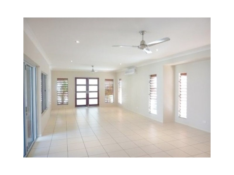 14 Savaii Close, Palm Cove QLD 4879
