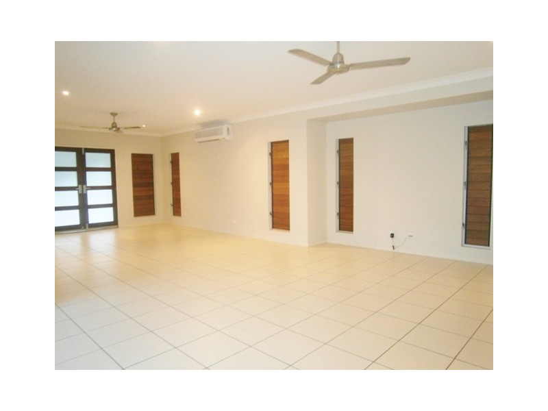 14 Savaii Close, Palm Cove QLD 4879