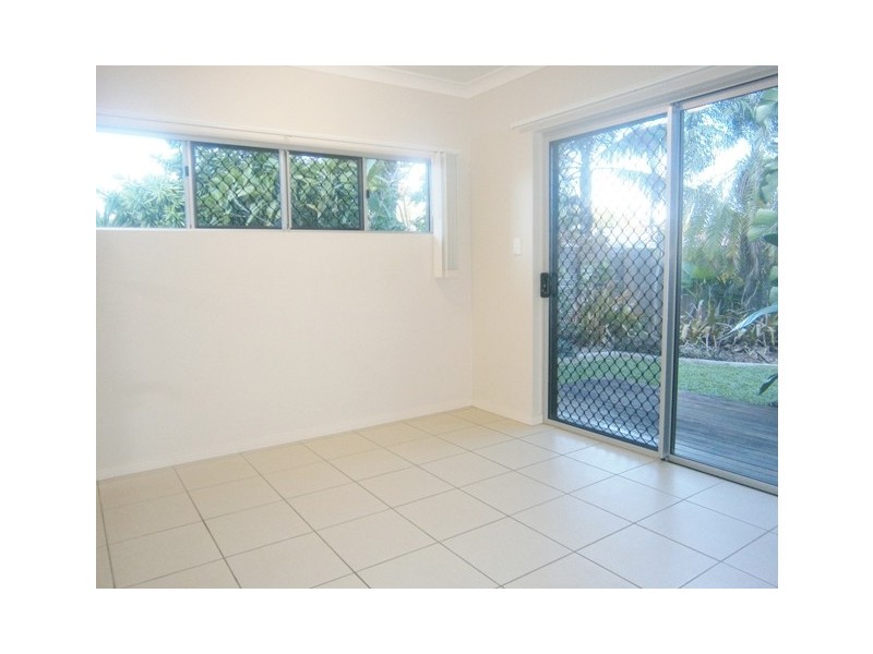 14 Savaii Close, Palm Cove QLD 4879