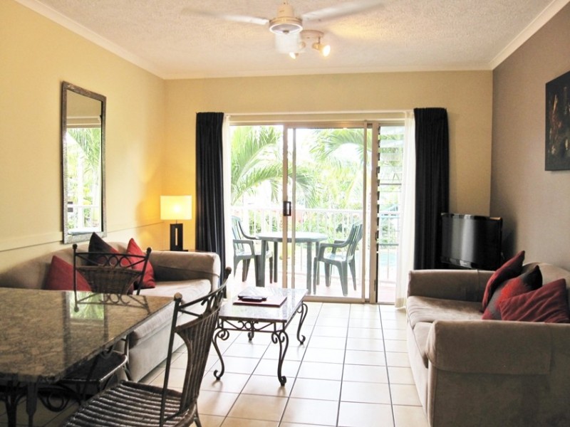 Holloways Beach QLD 4878