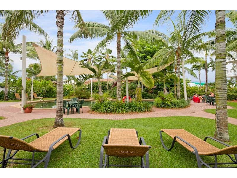 Holloways Beach QLD 4878