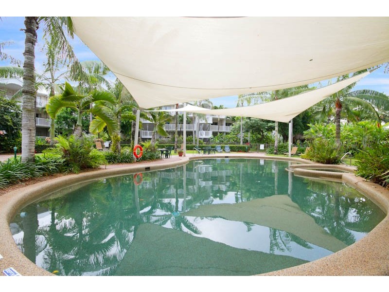 Holloways Beach QLD 4878