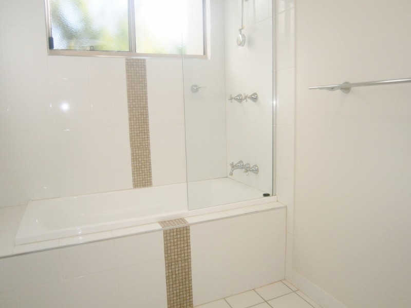 2204/22 Clifton Road, Clifton Beach QLD 4879