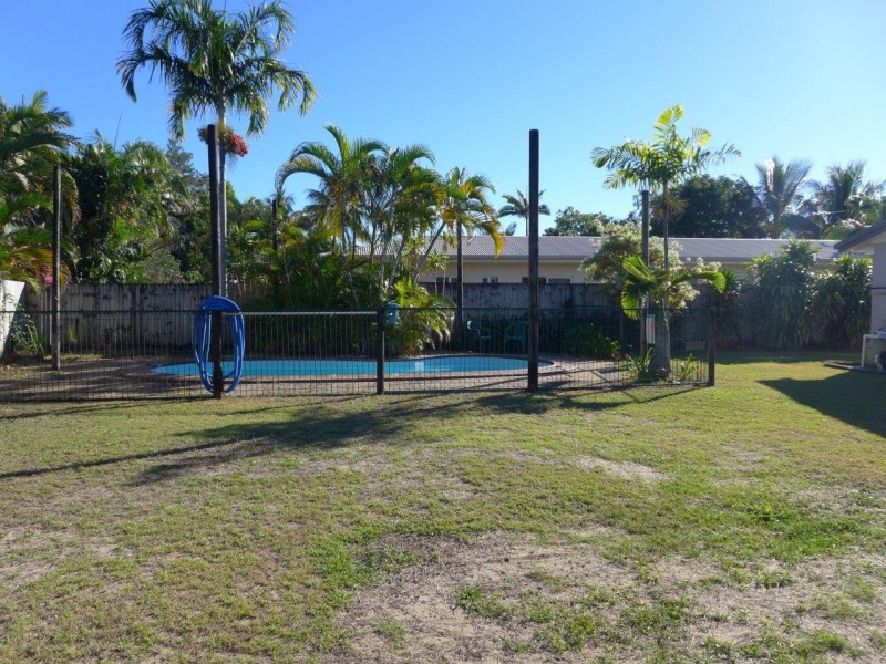 41 Baronia Cres, Holloways Beach QLD 4878