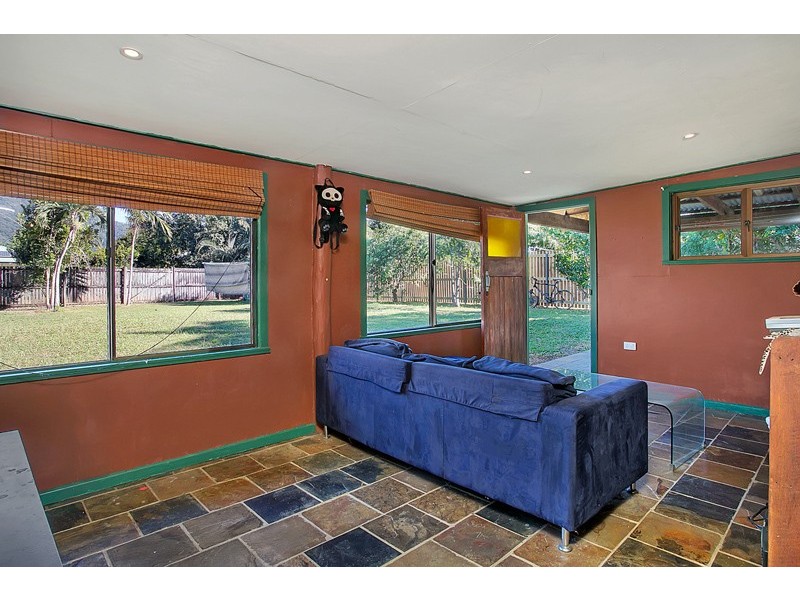 11 Sidlaw Street, Smithfield QLD 4878