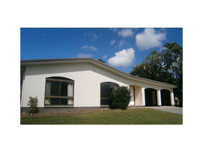 8 Hobson Drive, Brinsmead QLD 4870