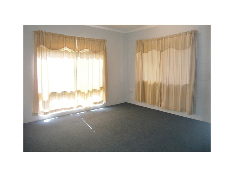 8 Hobson Drive, Brinsmead QLD 4870