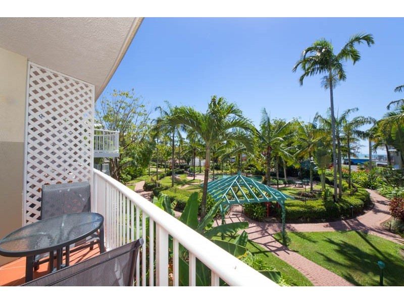 Holloways Beach QLD 4878