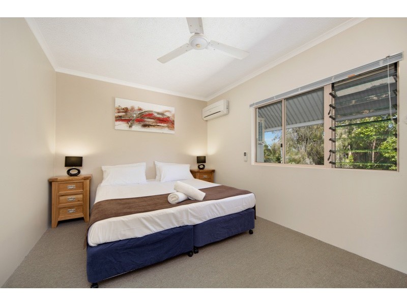 Holloways Beach QLD 4878