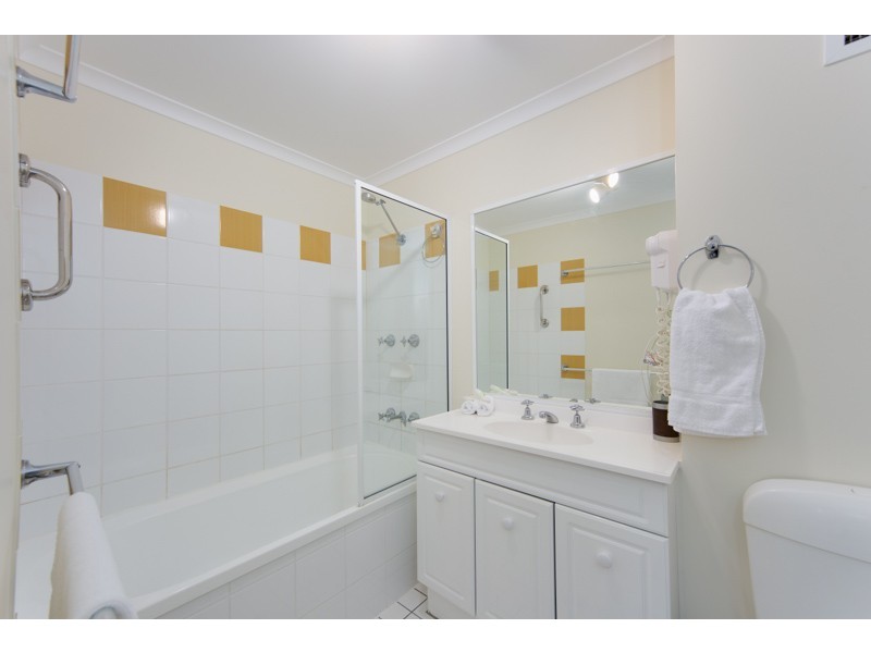 Holloways Beach QLD 4878