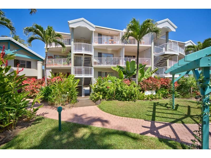 Holloways Beach QLD 4878