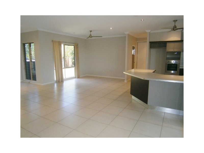 26 Moore Road, Kewarra Beach QLD 4879