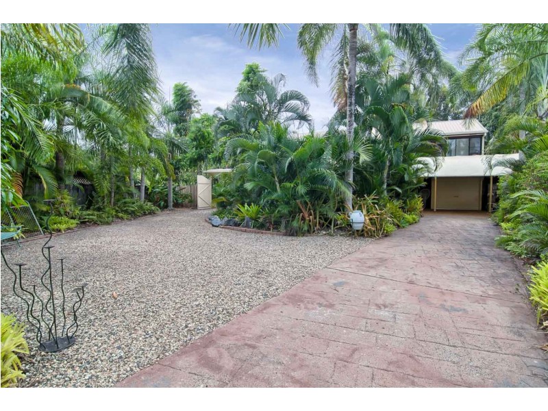 Holloways Beach QLD 4878