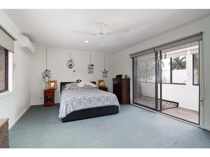 Holloways Beach QLD 4878