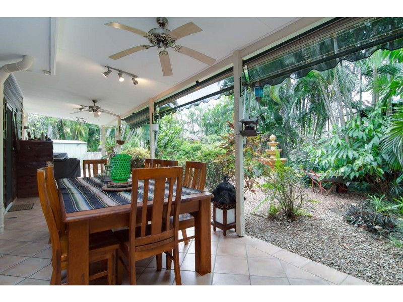 Holloways Beach QLD 4878