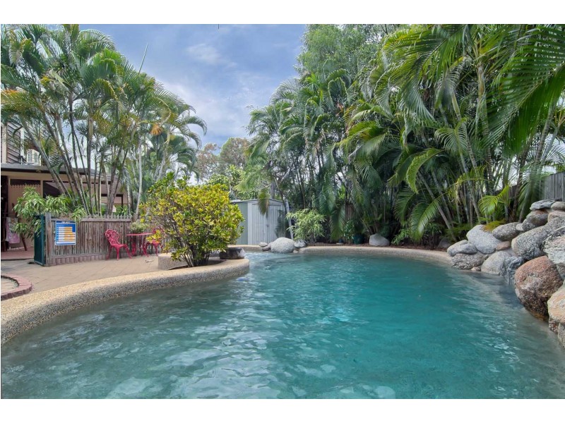 Holloways Beach QLD 4878