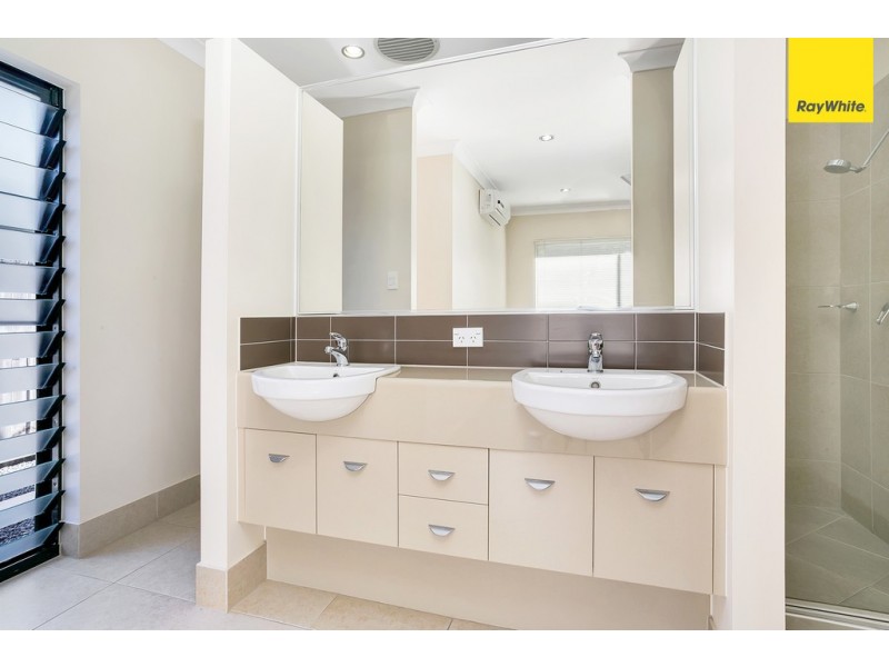 30 Quartzborough Promenade, Trinity Park QLD 4879
