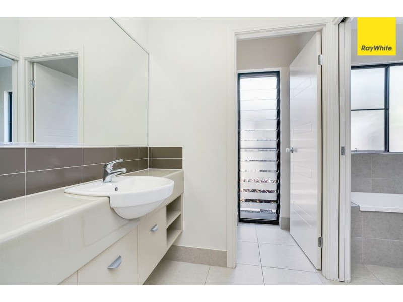 30 Quartzborough Promenade, Trinity Park QLD 4879