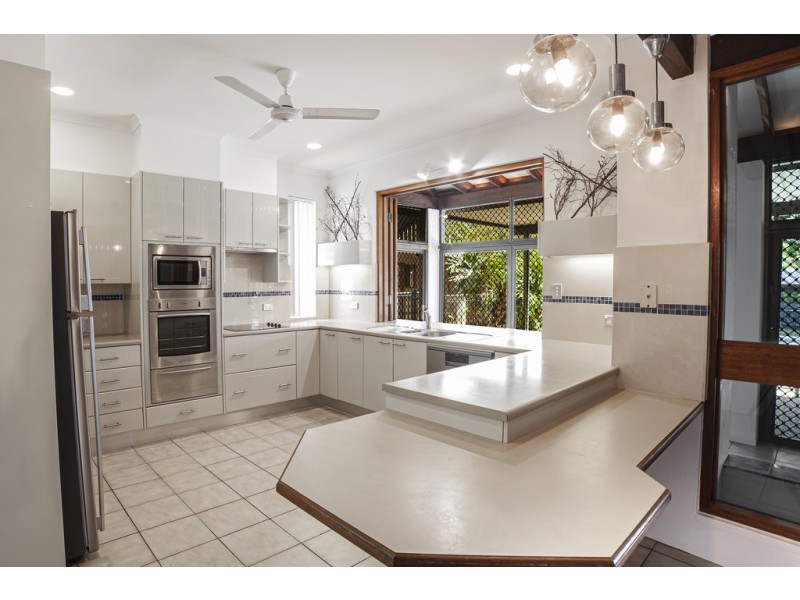 16 Cameron Close, Smithfield QLD 4878
