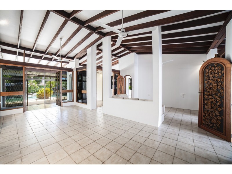 16 Cameron Close, Smithfield QLD 4878