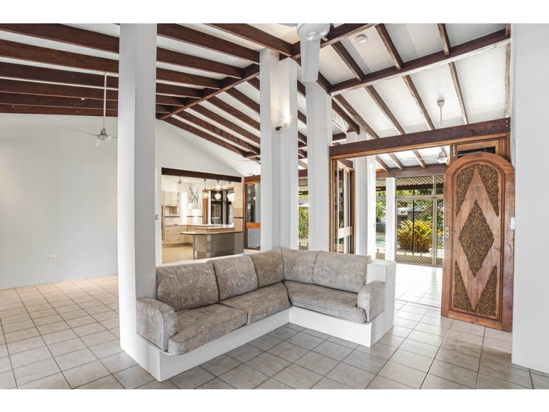 16 Cameron Close, Smithfield QLD 4878