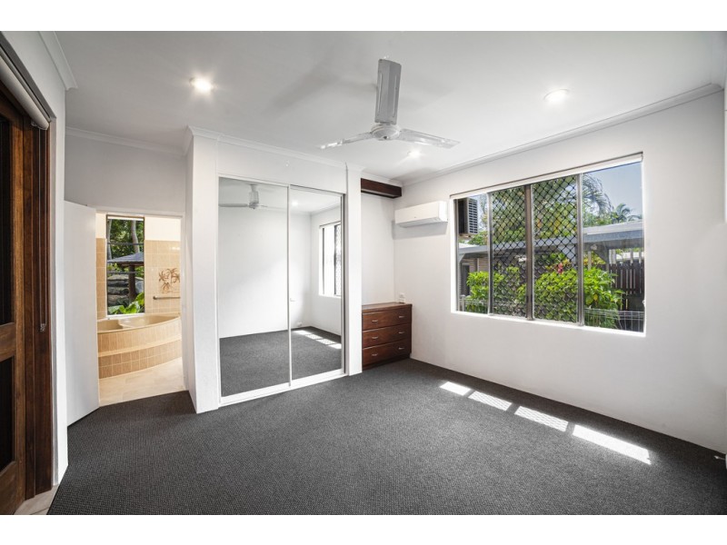16 Cameron Close, Smithfield QLD 4878