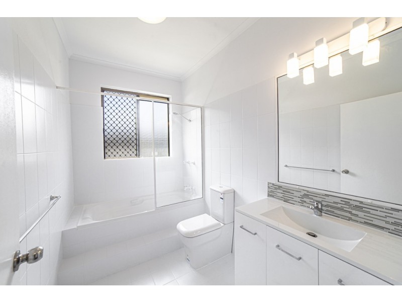 16 Cameron Close, Smithfield QLD 4878