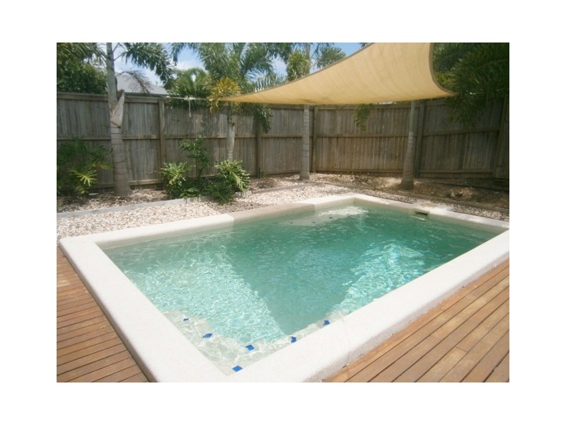 102 Roberts Drive, Trinity Beach QLD 4879