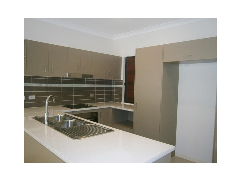 102 Roberts Drive, Trinity Beach QLD 4879