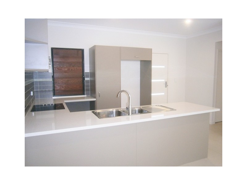 102 Roberts Drive, Trinity Beach QLD 4879