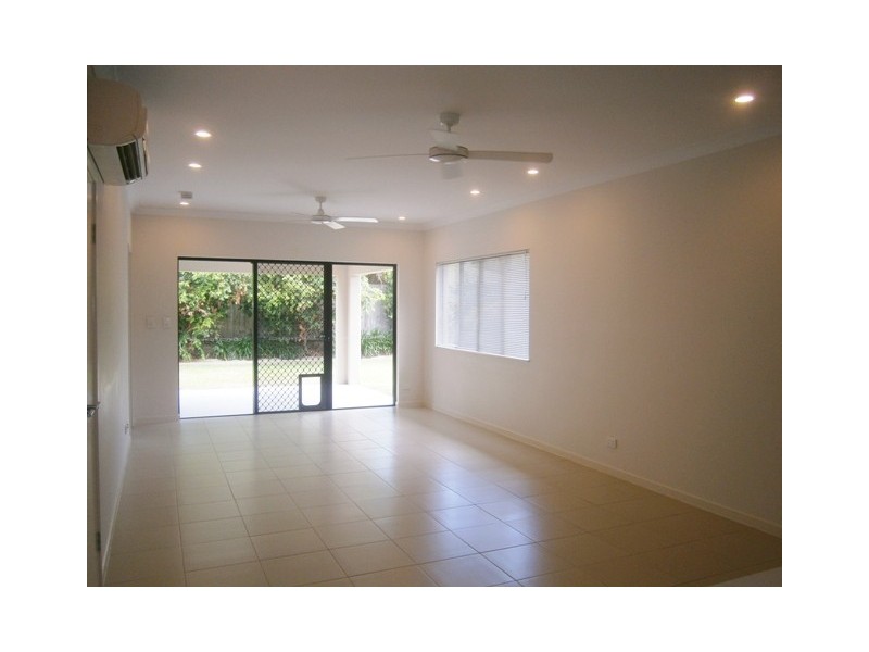 102 Roberts Drive, Trinity Beach QLD 4879