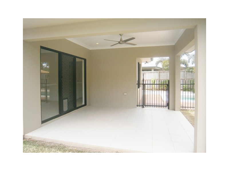 102 Roberts Drive, Trinity Beach QLD 4879