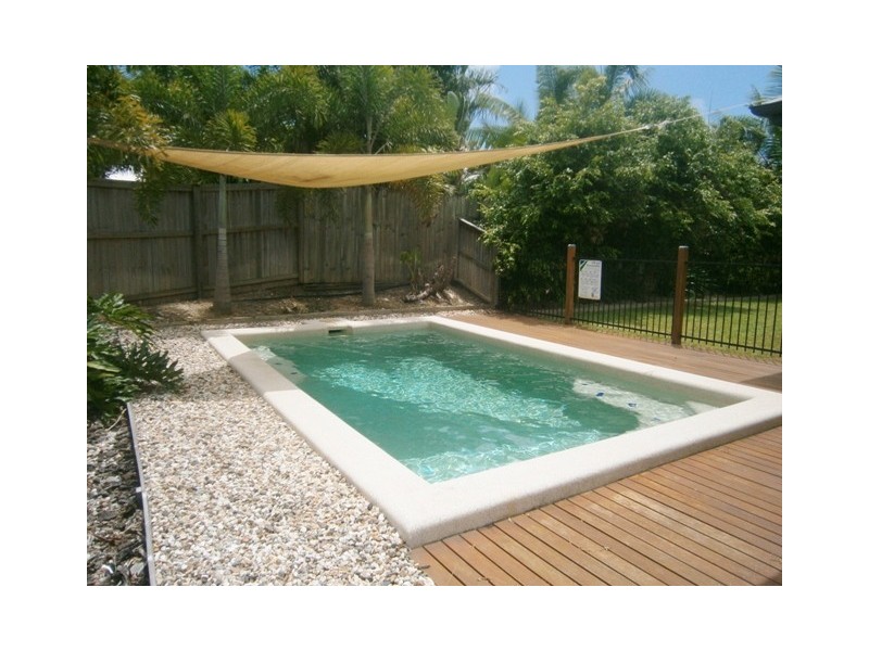 102 Roberts Drive, Trinity Beach QLD 4879