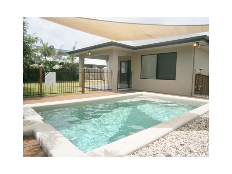 102 Roberts Drive, Trinity Beach QLD 4879