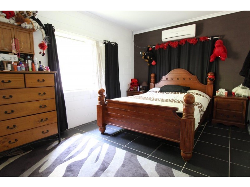 4 Mermaid Close, Bentley Park QLD 4869
