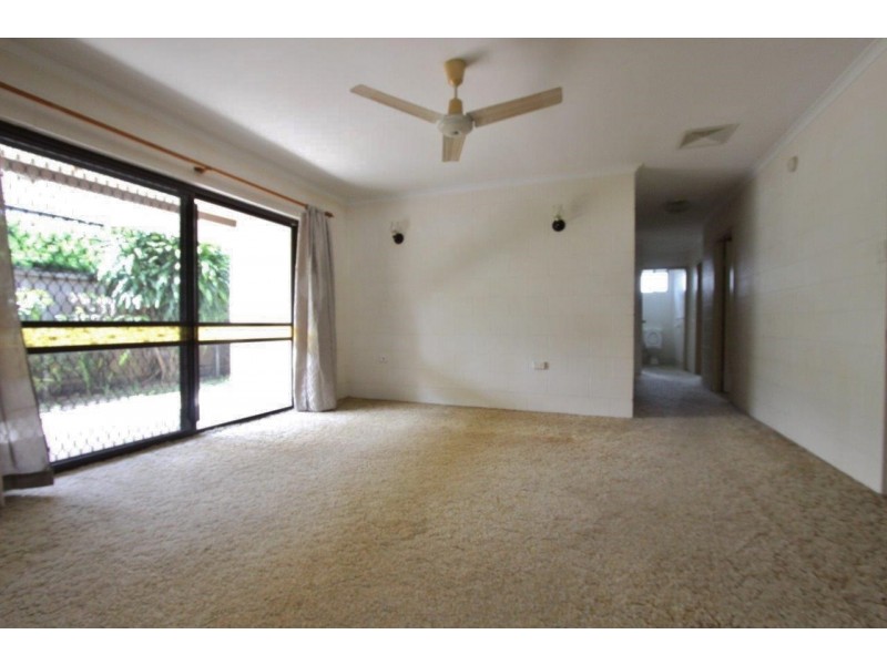 11 Matthew Street, Holloways Beach QLD 4878