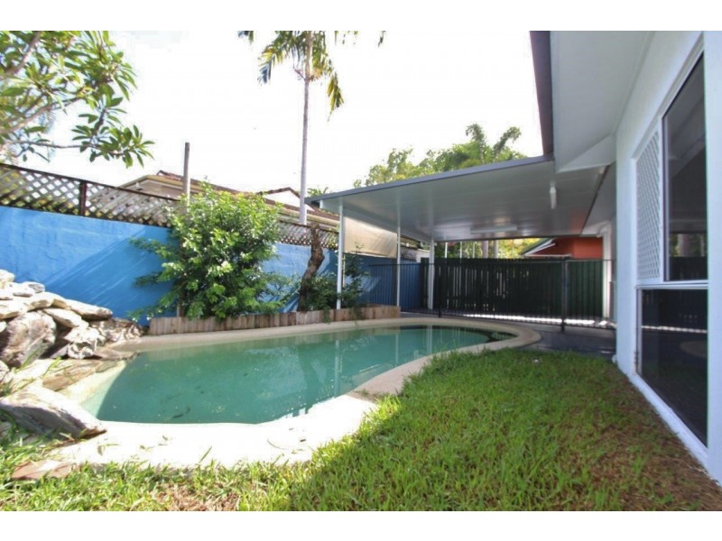 2/8 Albion Street, Yorkeys Knob QLD 4878