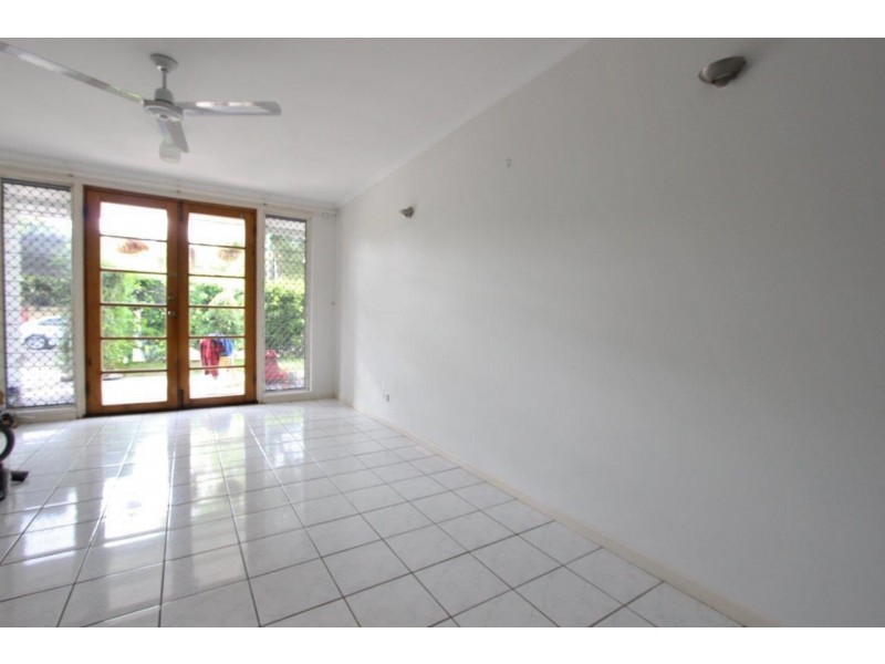 2/8 Albion Street, Yorkeys Knob QLD 4878