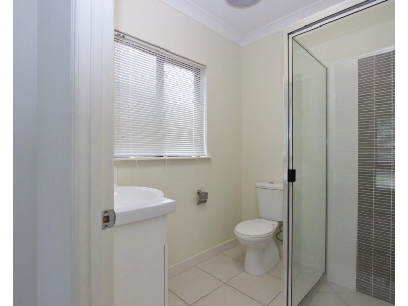 3 Chandra Close, Redlynch QLD 4870