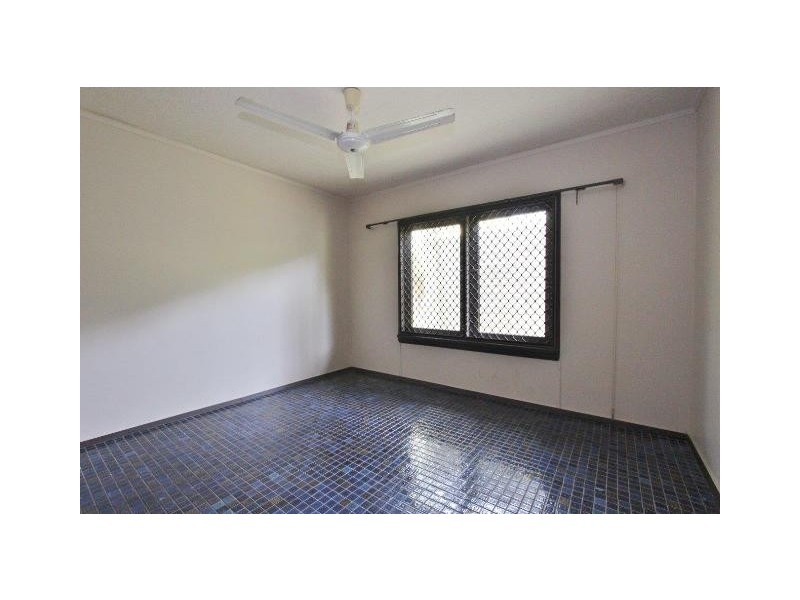 4 Hickory Street, Holloways Beach QLD 4878