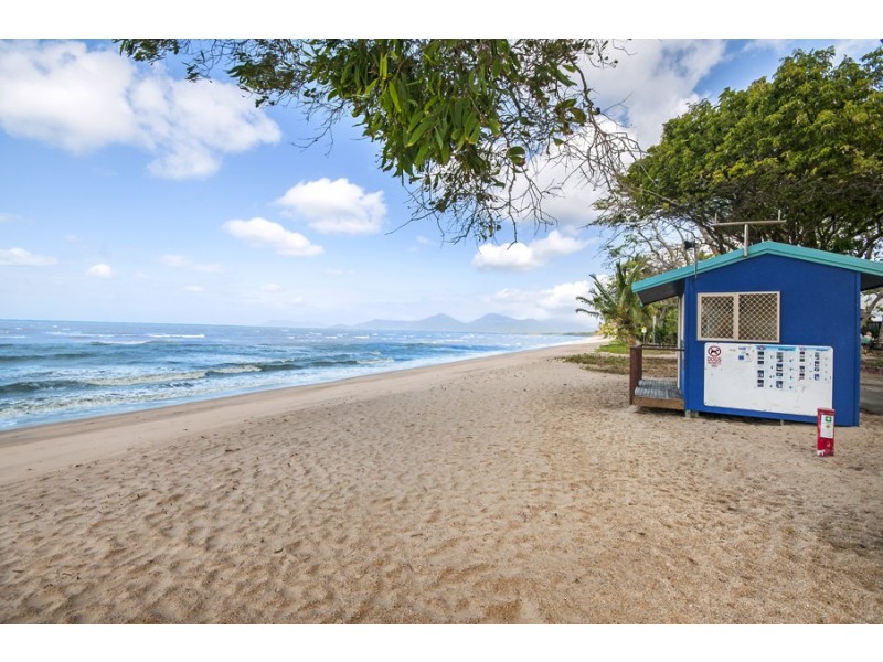 4 Hickory Street, Holloways Beach QLD 4878