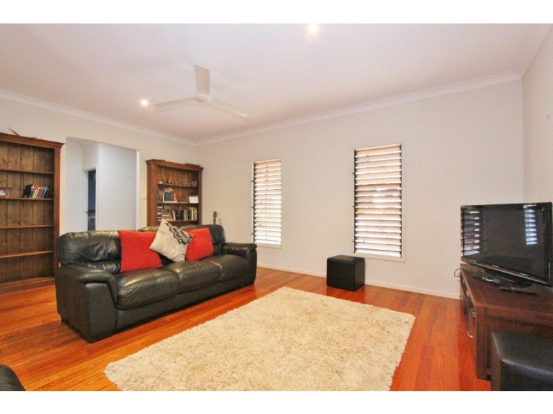 34 Daphne Drive, Redlynch QLD 4870
