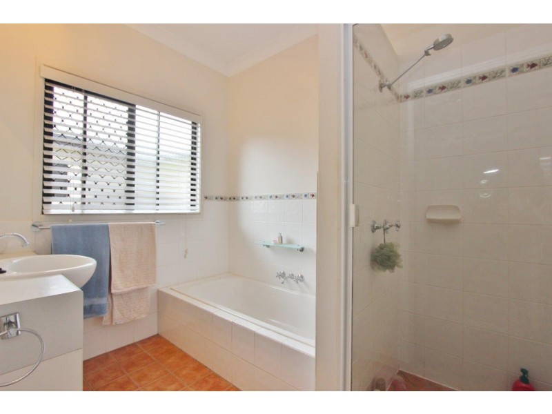 34 Daphne Drive, Redlynch QLD 4870