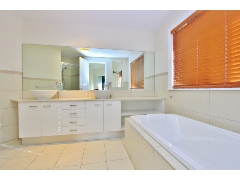 4/11 Rutherford Street, Yorkeys Knob QLD 4878