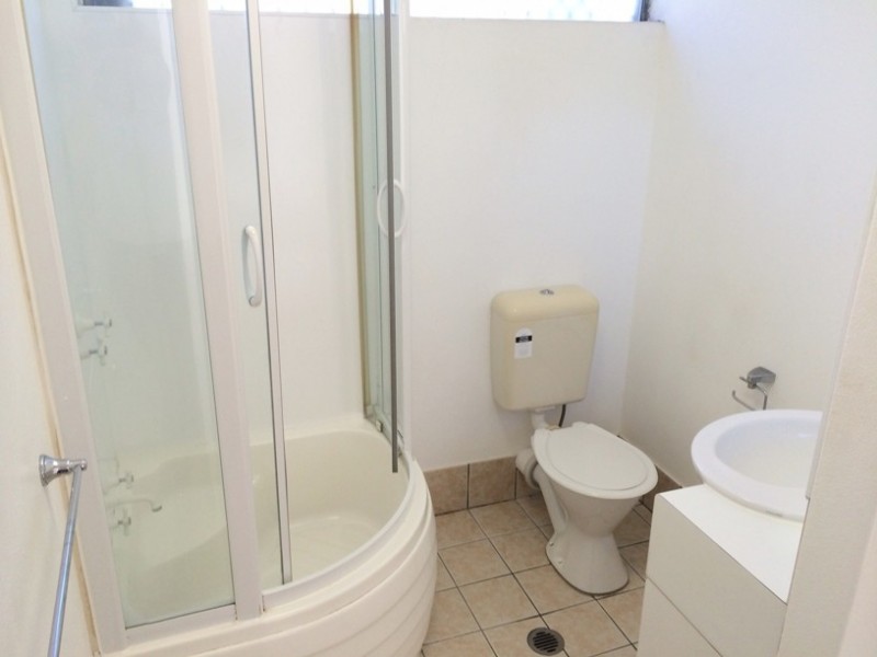 2/20 Jensen Street, Manoora QLD 4870