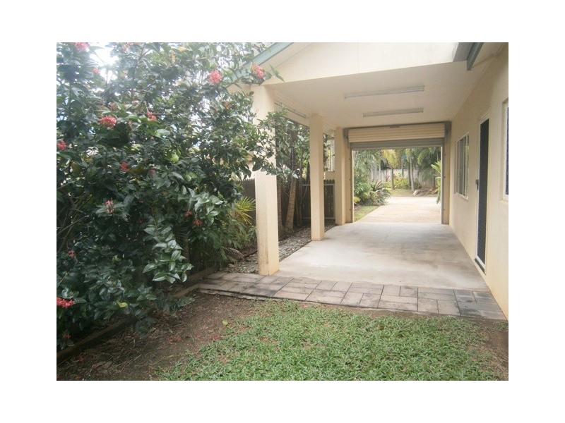 3 Sherwood Close, Brinsmead QLD 4870