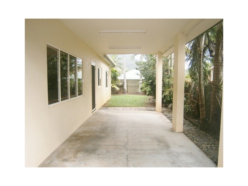 3 Sherwood Close, Brinsmead QLD 4870