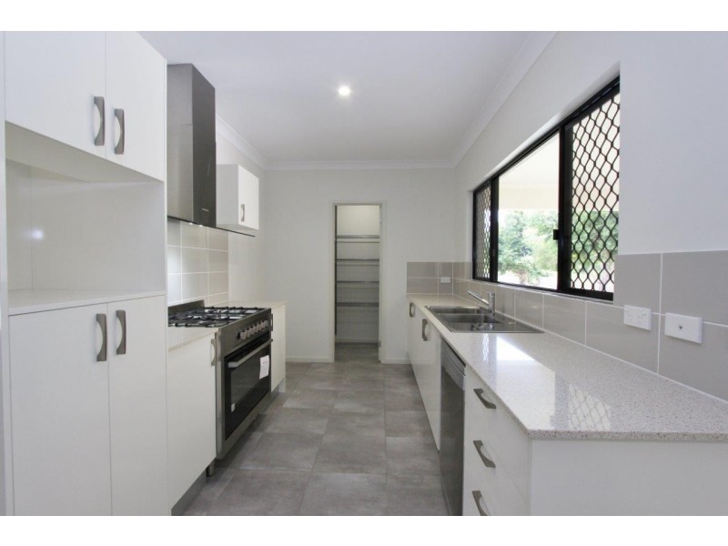 33 Hockey Ave, Smithfield QLD 4878